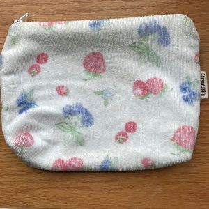 Djerf Avenue berry pouch